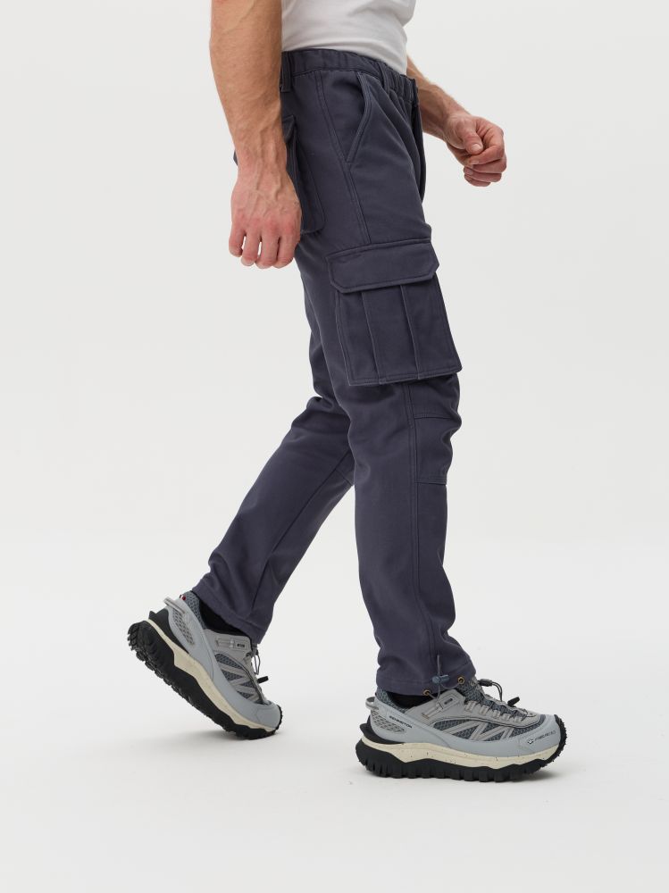 Узнайте, как выбрать удобные и тёплые мужские брюки, которые подойдут и для повседневной носки, и для активных прогулок.