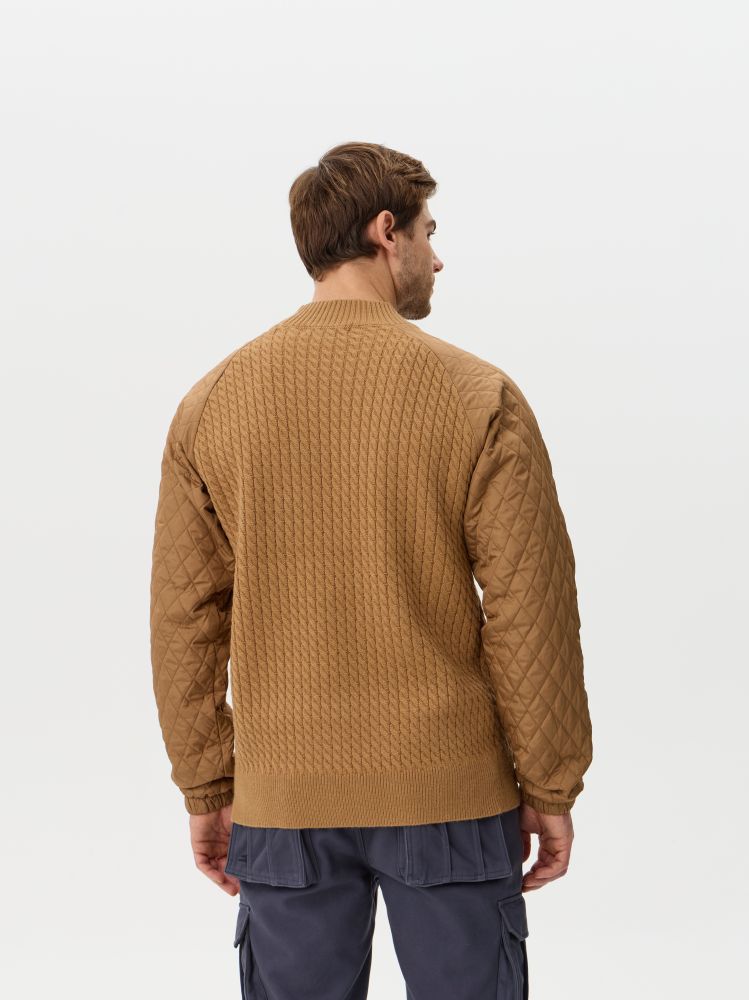 Чем джемпер Remington Britain Beige отличается от других мужских джемперов?