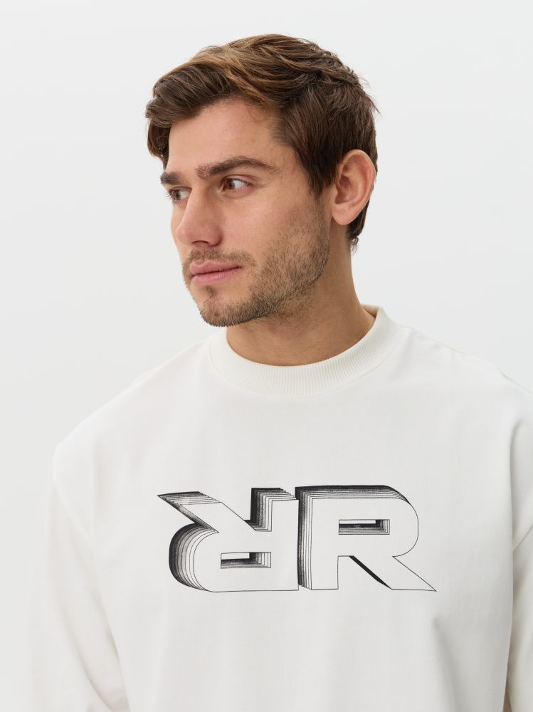 Технологичность и стиль в футболке с длинным рукавом Remington RR Light Shade для городского ритма