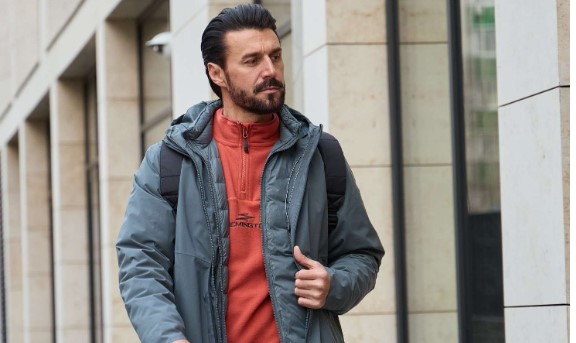 Почему пальто 3-в-1 стало обязательным элементом мужского гардероба в 2025